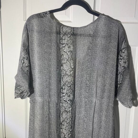 NWT Women's Long Boho Cover-up Grey Black Snake Skin Tassels Sheer Mesh Dokotoo - Picture 6 of 8